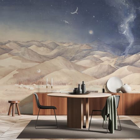 décor panoramique représentant un ciel bleu foncé de nuit et des montagnes de couleur sables. Représente une scène dans le désert.