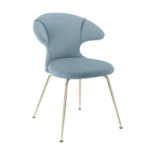 Chaise bleu clair rembourrée et design