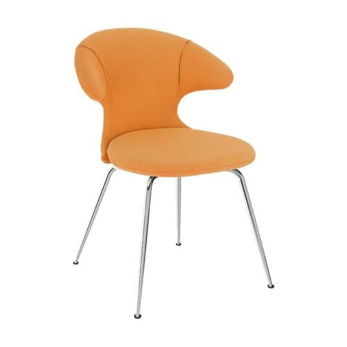 Chaise orange rembourrée et design