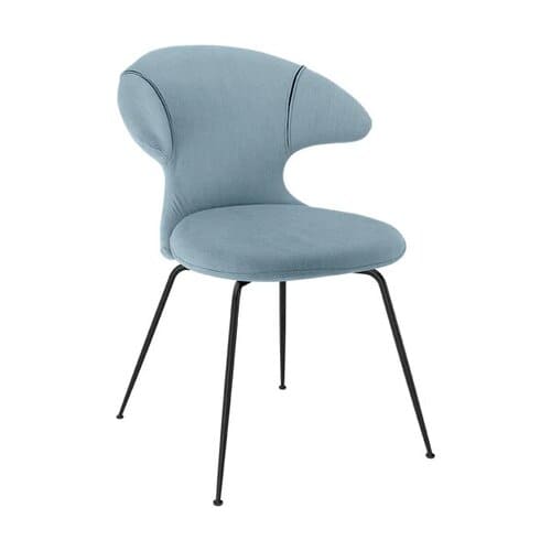 Chaise bleu clair rembourrée design avec les pieds noir