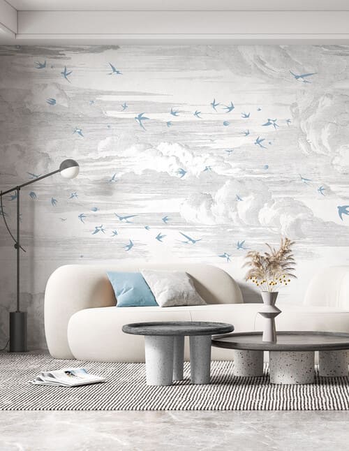 Papier peint panoramique gris, représentant une envolée d'oiseaux bleu dans le ciel